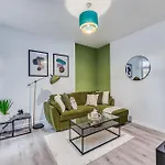 Luxury 4-Bed Home In Coventry City Centre - Sleeps 10 - Ideal For Corporate And Contractors