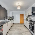 Luxury 4-Bed Home In Coventry City Centre - Sleeps 10 - Ideal For Corporate And Contractors