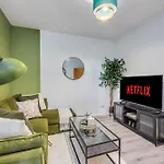 Luxury 4-Bed Home In Coventry City Centre - Sleeps 10 - Ideal For Corporate And Contractors