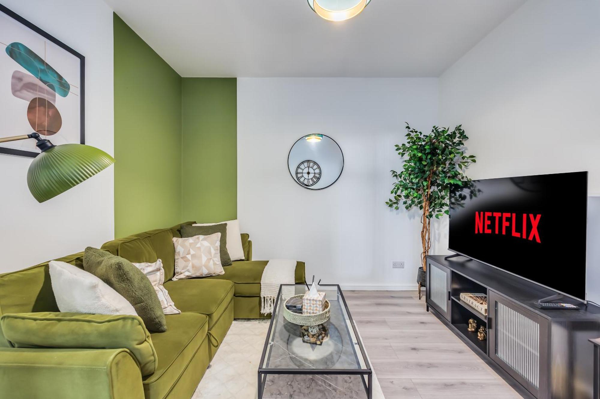 Luxury 4-bed In Centre - Sleeps 10 - Ideal For Corporate And Contractors Holiday home Coventry