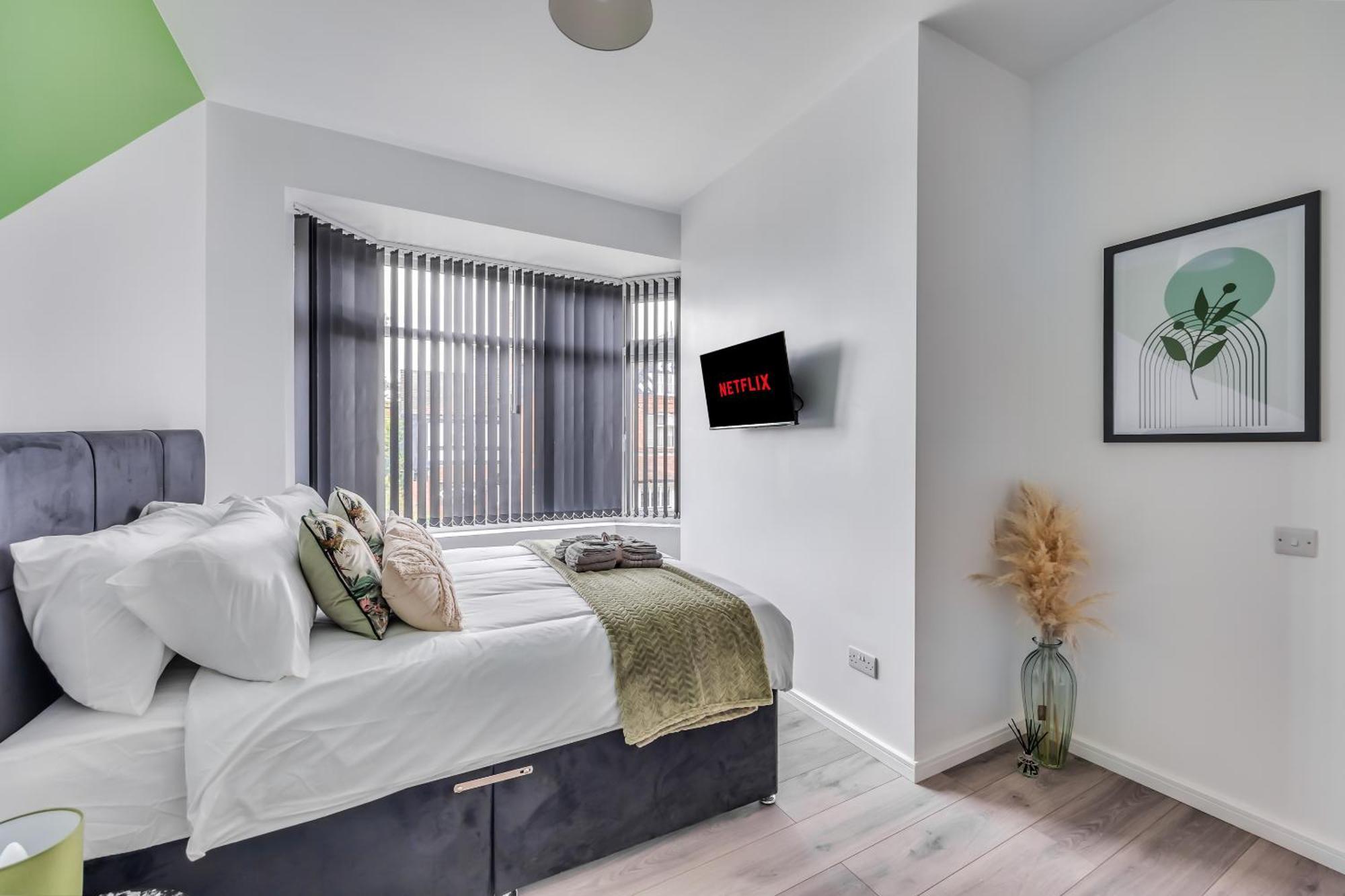 Luxury 4-bed In Centre - Sleeps 10 - Ideal For Corporate And Contractors Holiday home Coventry
