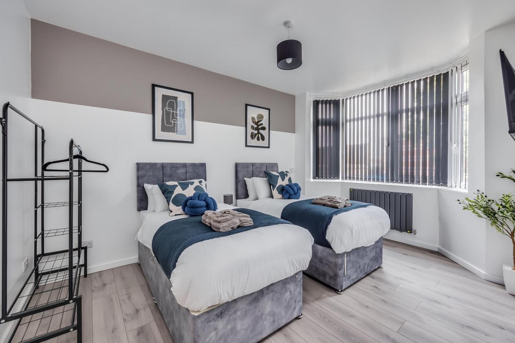 Luxury 4-bed In Centre - Sleeps 10 - Ideal For Corporate And Contractors Holiday home Coventry